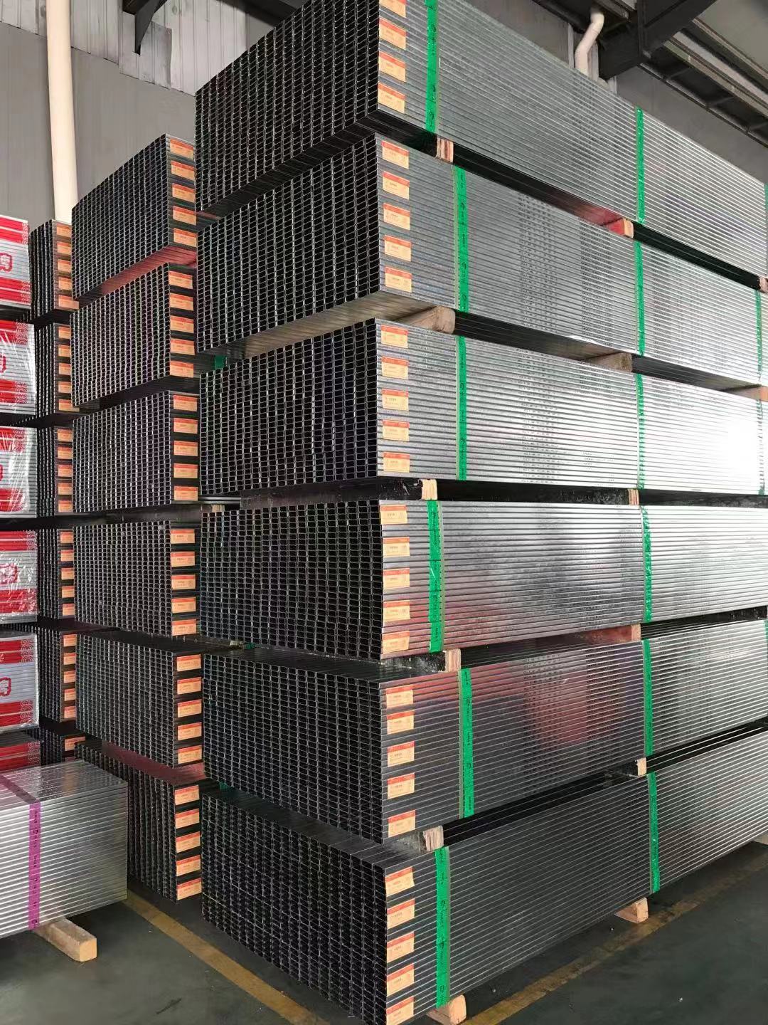 輕鋼龍骨廠(chǎng)家供應(yīng)